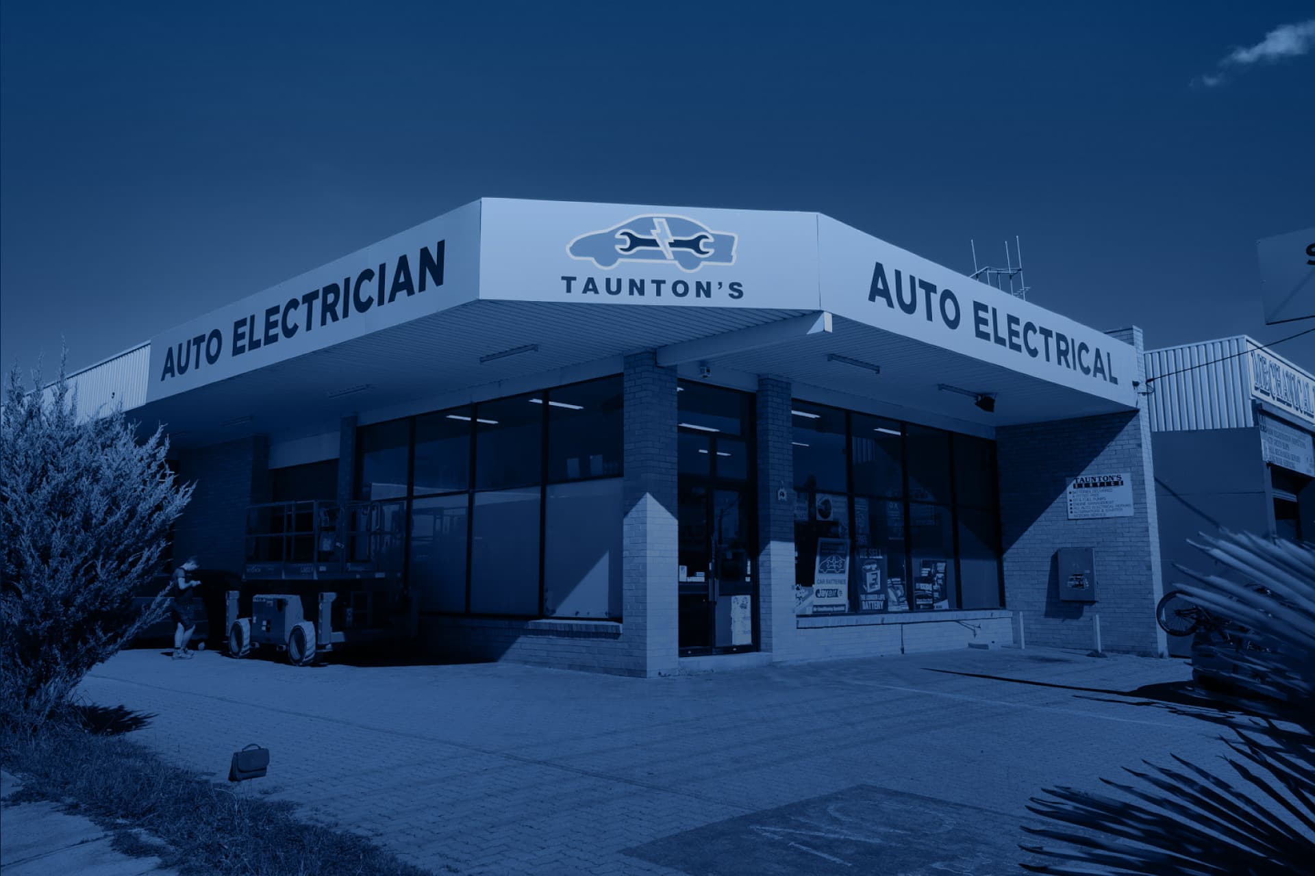 Taunton's Auto Electrical, Mechanical ,Airconditioning ,4x4 accessories & battery services. - photo 1